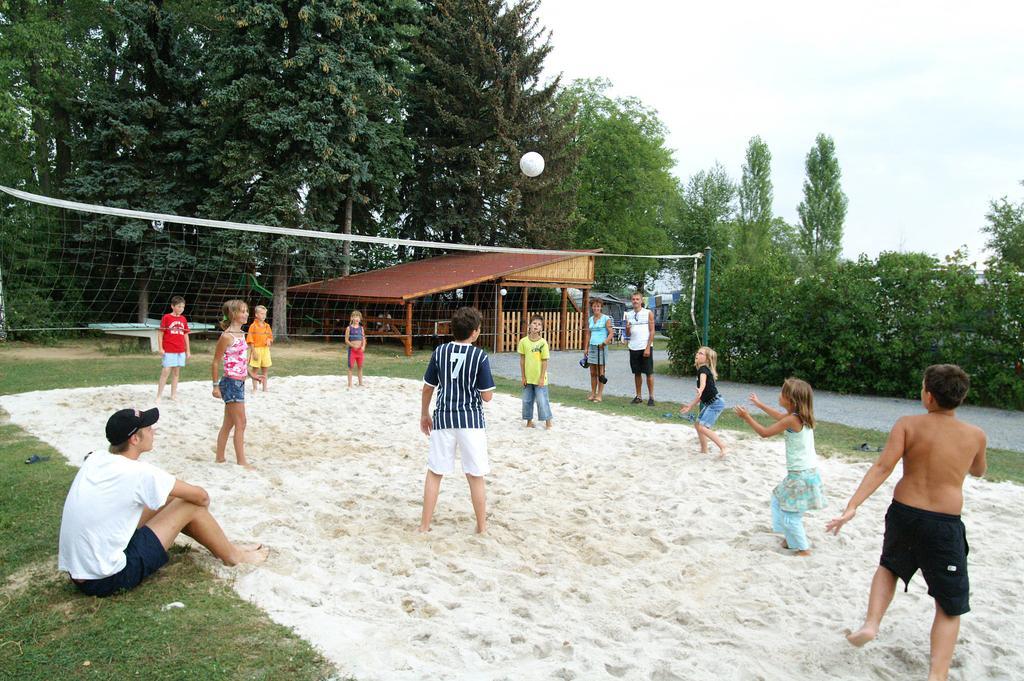 Camping Oase Praha Zlatniky (Central Bohemian) Bagian luar foto