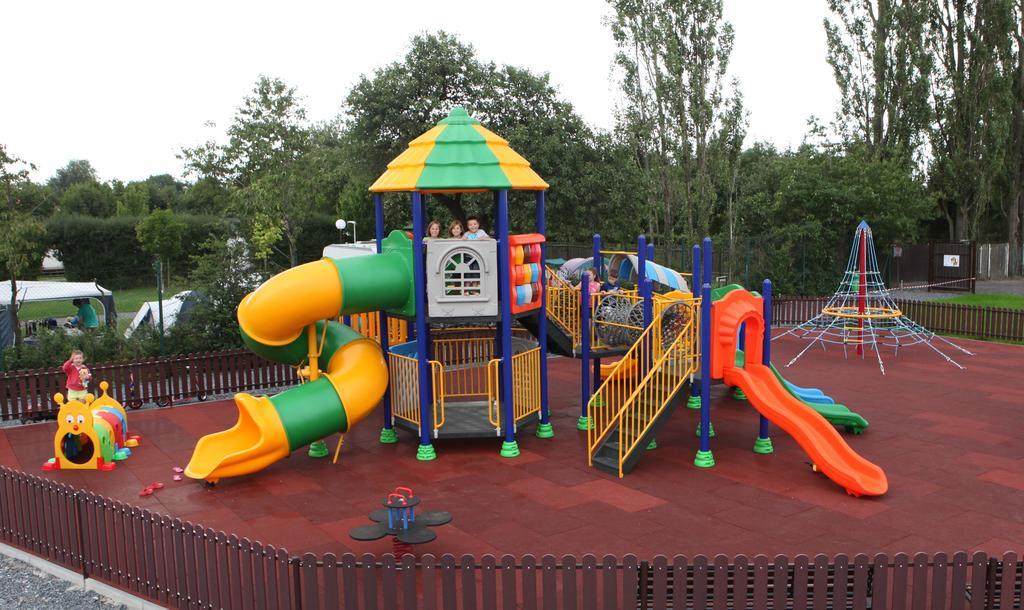 Camping Oase Praha Zlatniky (Central Bohemian) Bagian luar foto